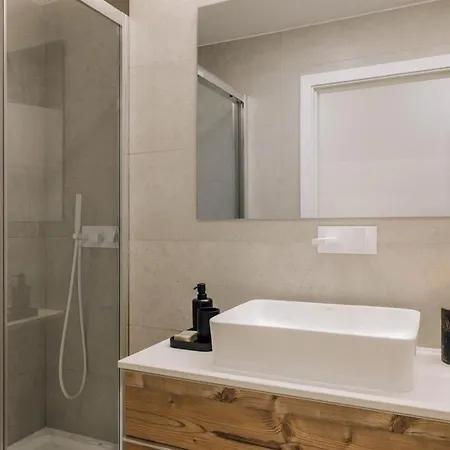 Tassil - 2 Bedrooms In Santos * Lisboa