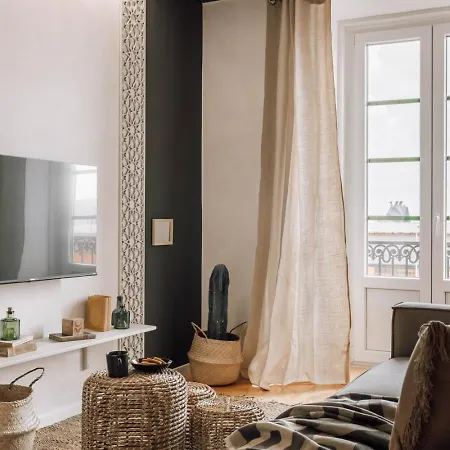 Tassil - 2 Bedrooms In Santos Lisbon